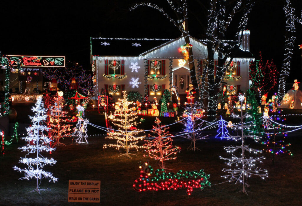 Bah Humbug!  Holiday Lights and Condominium Restrictions: Navigating Time, Place and Size Restrictions